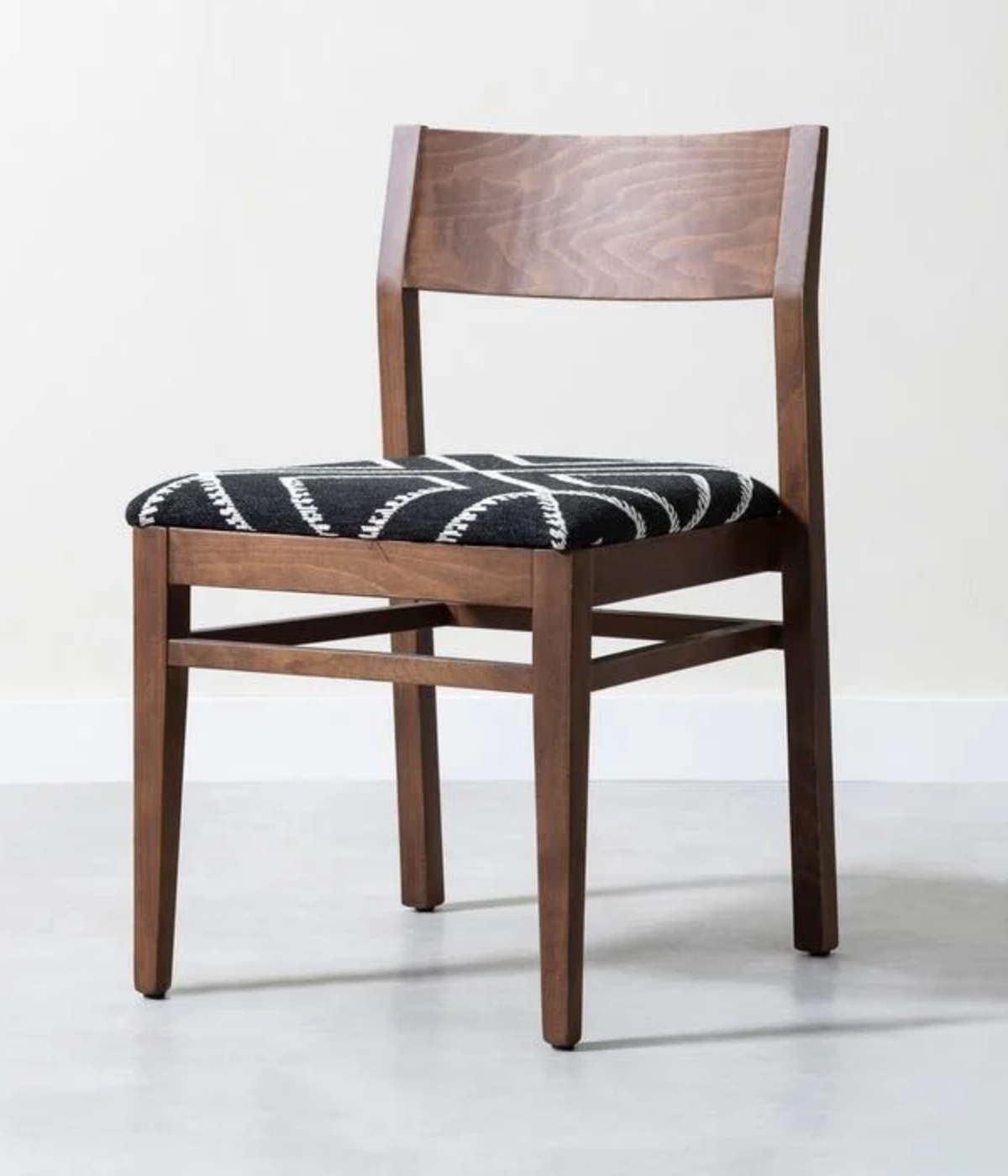 SANTA WOODEN CHAIR BLACK WHITE