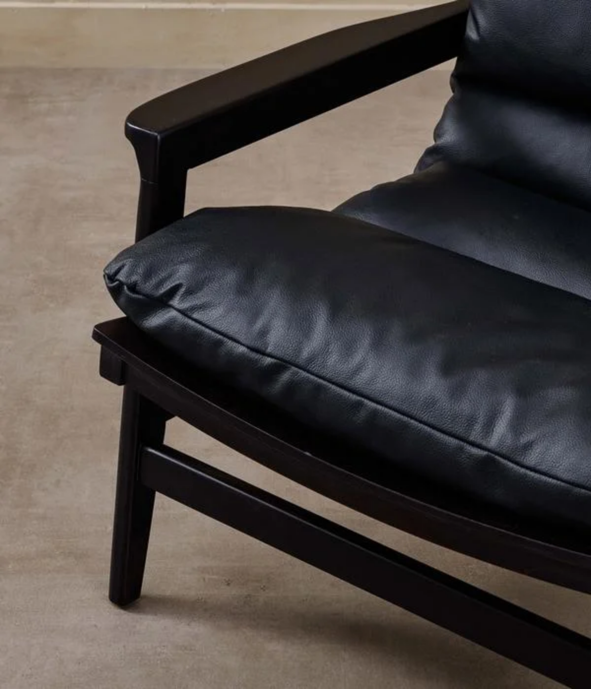 MITTE ARMCHAIR LEATHER BLACK